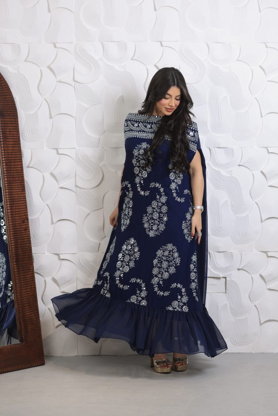 ⁦Royal blue Ruffles⁩ - الصورة ⁦4⁩