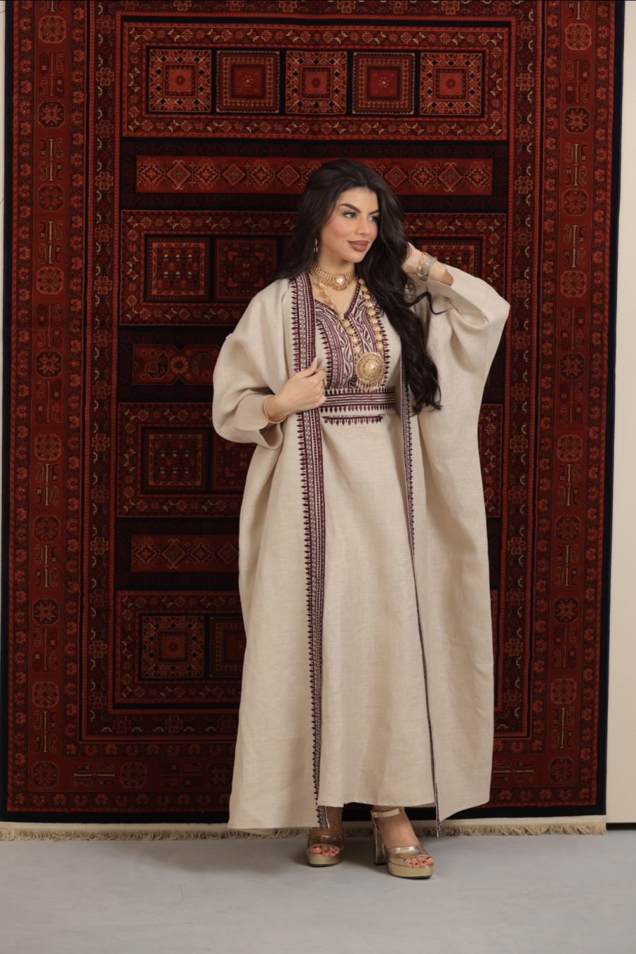 ⁦Traditional maroon patterns⁩ - الصورة ⁦2⁩