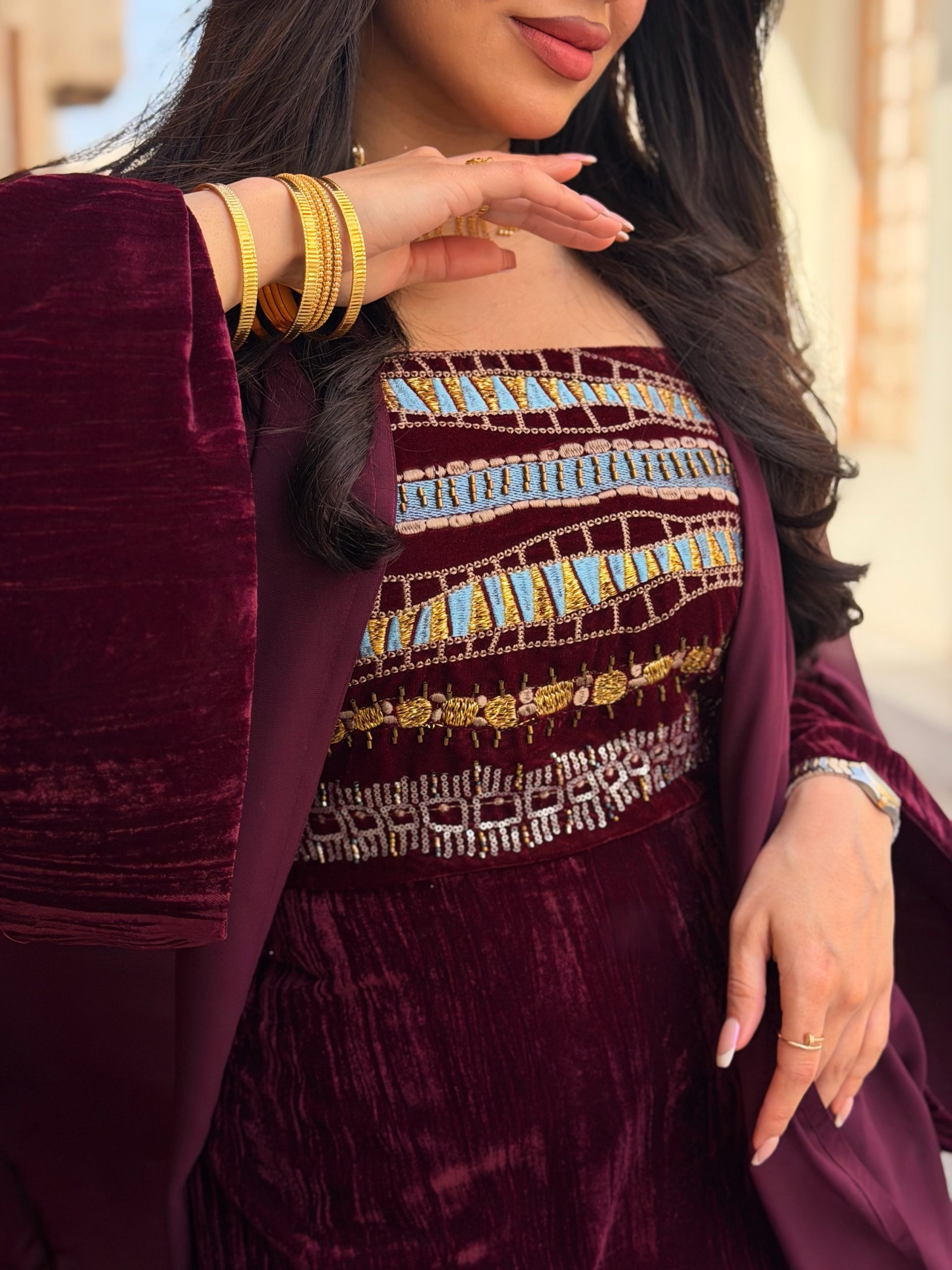 Burgundy pharaohs - الصورة 3