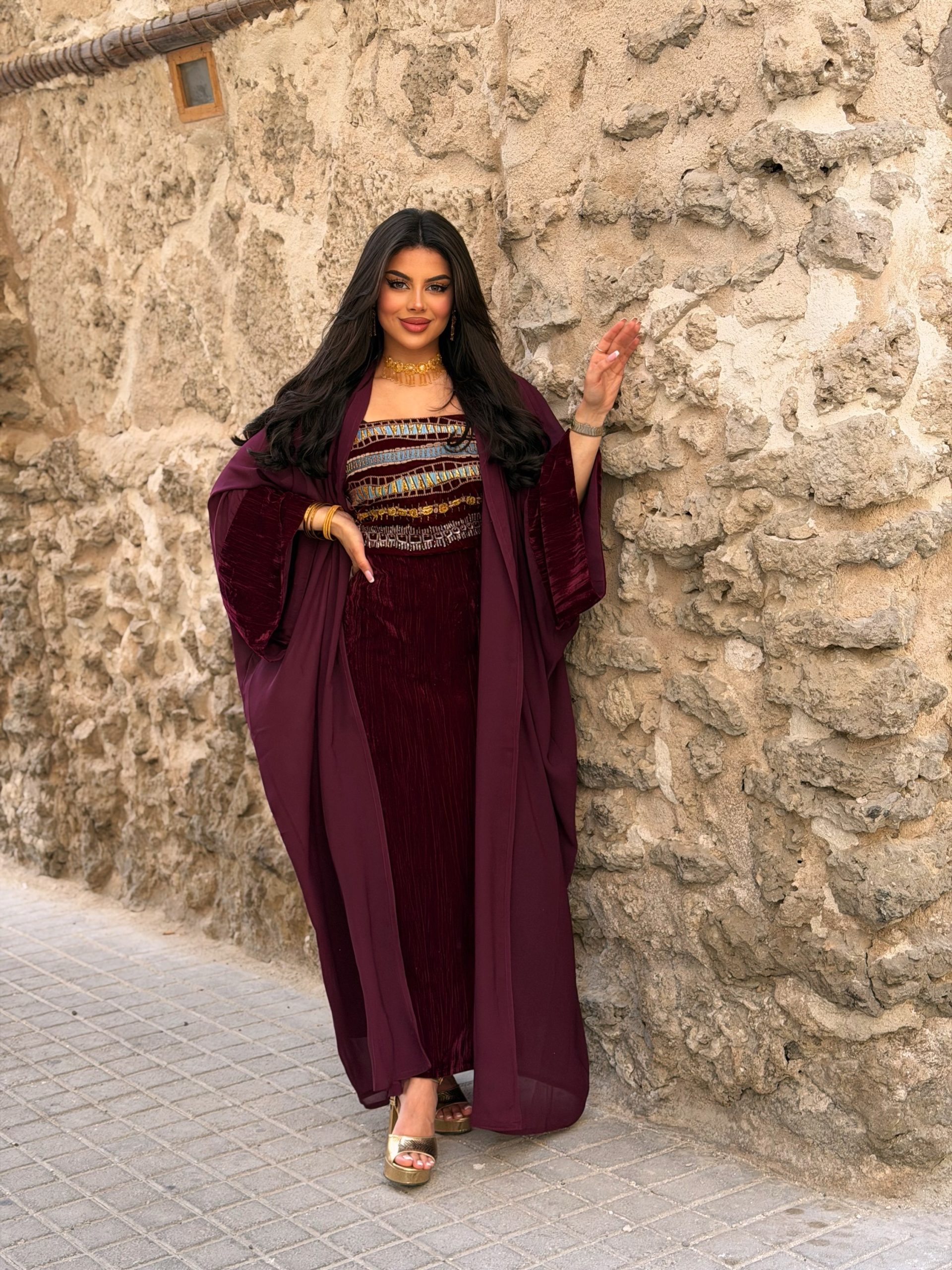 Burgundy pharaohs - الصورة 2